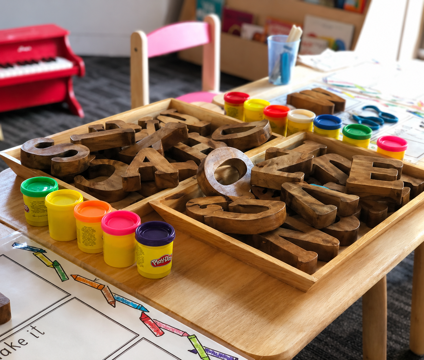Interior colorido y acogedor de la ludoteca infantil Rincón de los Sueños en El Espinar
